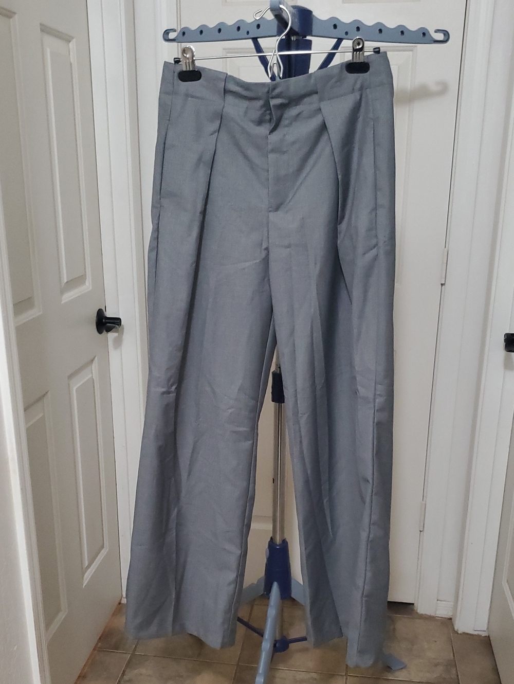 Commense Men's Pleated Dress Pants — Light Gray
